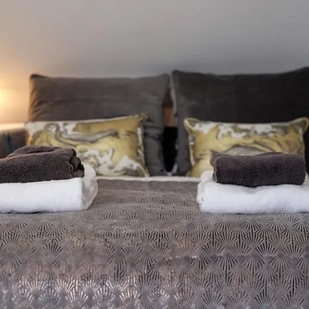 Good Karma - Bright And Sophisticated With Balcony