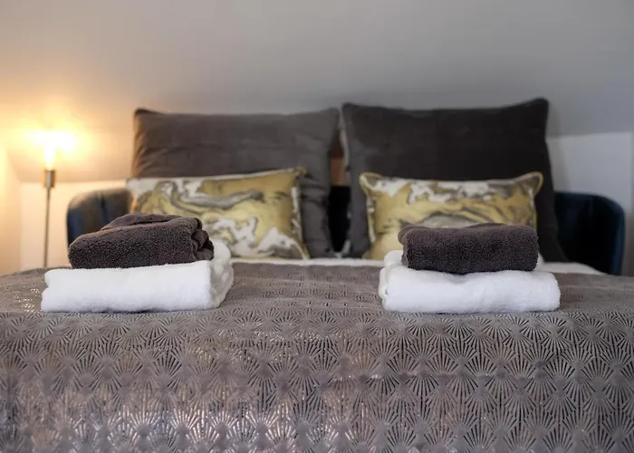 Good Karma - Bright And Sophisticated With Balcony